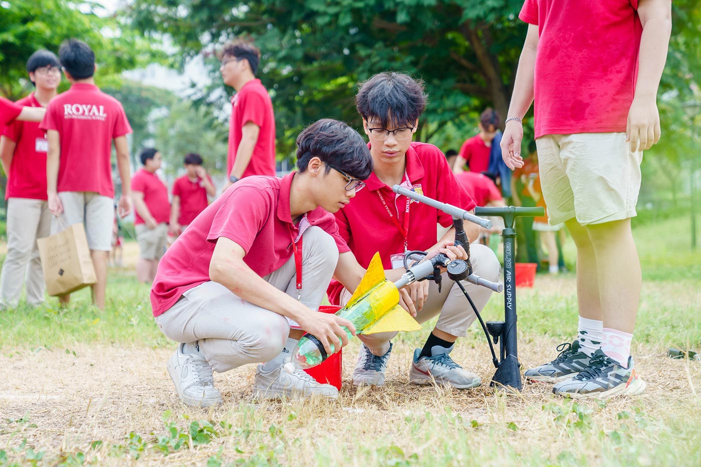 Học sinh trường quốc tế chế tạo tên lửa nước - Ảnh 9