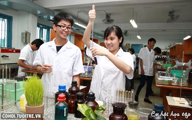 Ngành Dược học (khóa 1) Trường ĐH Văn Lang thu hút sinh viên