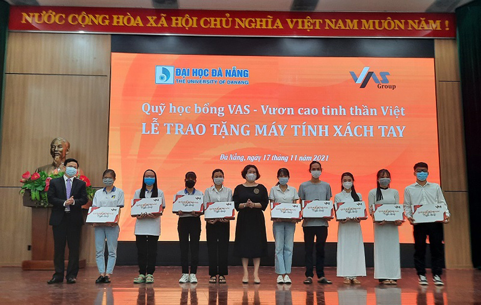 Quỹ Học bổng VAS trao tặng 170 máy tính cho sinh viên - Ảnh 2