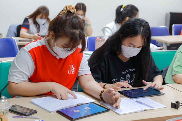 UEF tổ chức chuỗi tiếng Anh, Nhật, Hàn, Trung miễn phí ′tiền đại học′ cho 2k4 - Ảnh 4