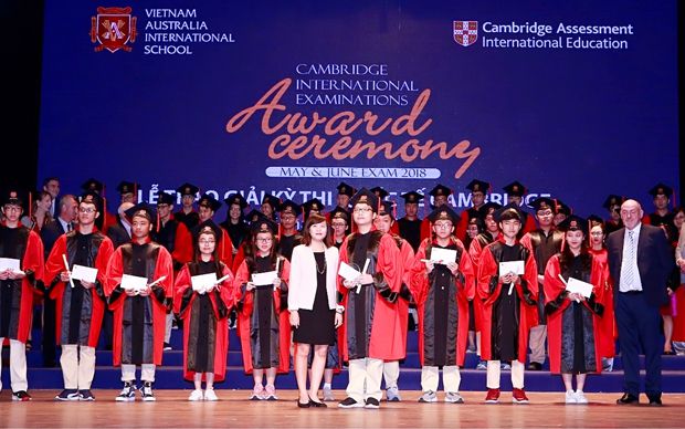 Học sinh được nhận 2 bằng tú tài với chương trình quốc tế toàn phần Cambridge tại VAS