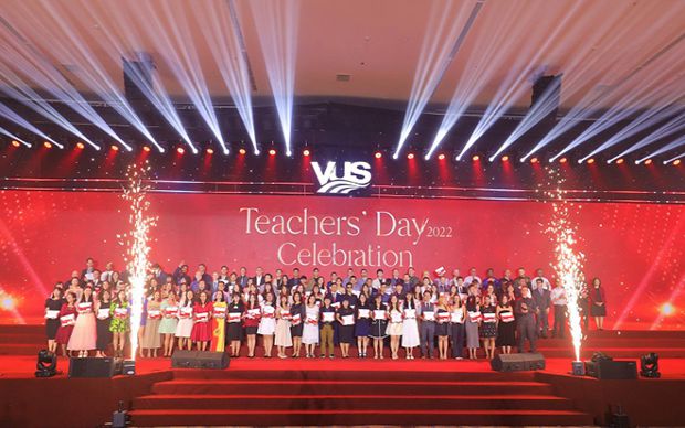 Tôn vinh những ′đại sứ kết nối′, VUS tổ chức lễ tri ân hơn 1.300 giáo viên