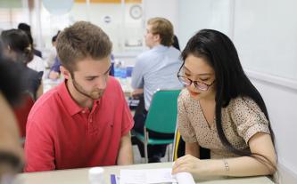 UEF tổ chức chuỗi tiếng Anh, Nhật, Hàn, Trung miễn phí ′tiền đại học′ cho 2k4